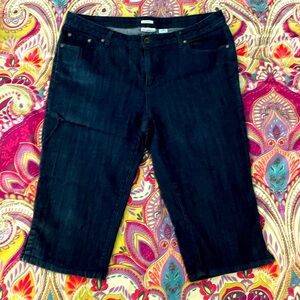 Liz Claiborne, size 16 stretch Capris!